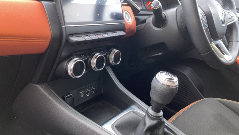 Renault Captur 1.3 TCE 130 Iconic 5dr Petrol Hatchback